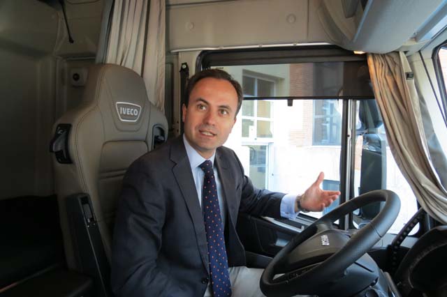 Baquedano destaca como entre las fábricas de Barajas y Valladolid de CNH Industrial se fabrican 27.000 camiones en 2016.